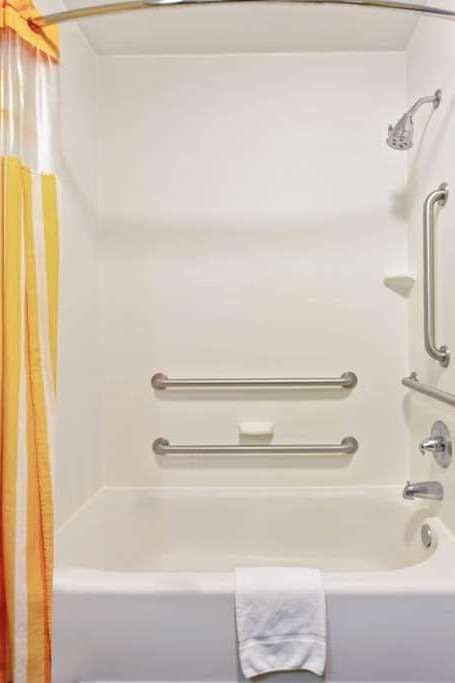 Hotel La Quinta Inn & Suites by Wyndham Leesville Ft. Polk photo 4