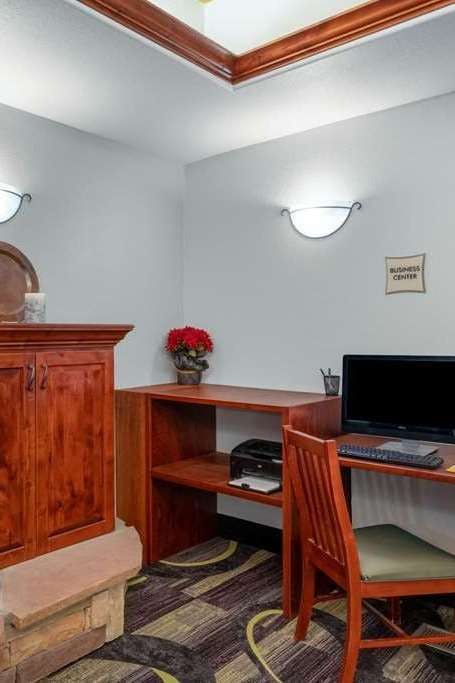 Hotel La Quinta Inn & Suites by Wyndham Rifle photo 4