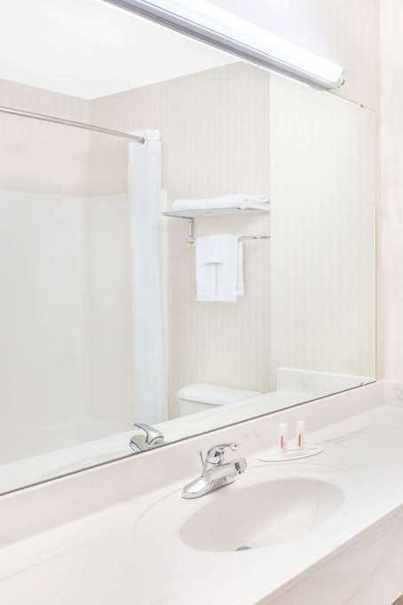 Hotel Super 8 by Wyndham Lowell/Bentonville/Rogers Area photo 3