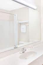 Hotel Super 8 Lowell/Bentonville photo 3