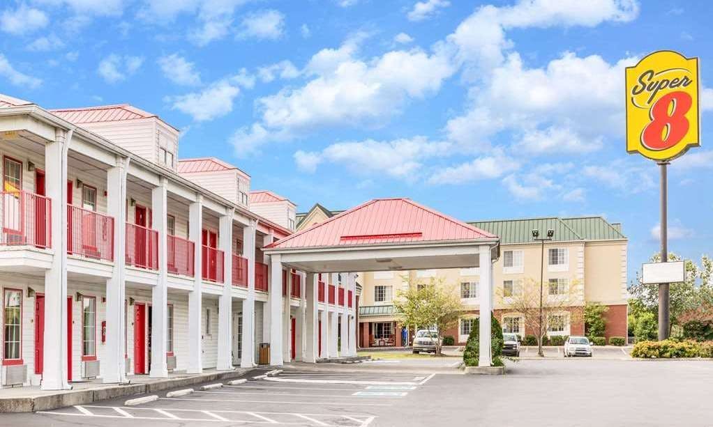 Super 8 by Wyndham Clinton