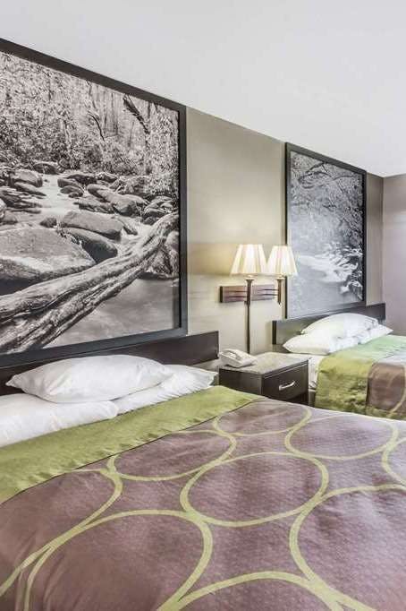 Hotel Super 8 by Wyndham Clinton photo 1