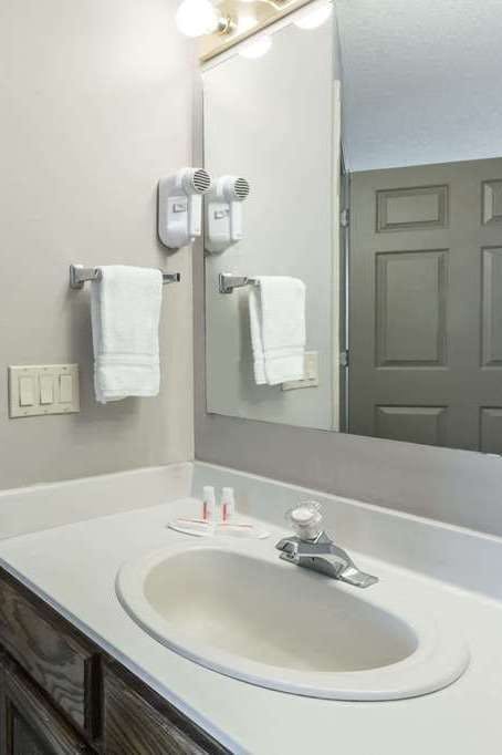 Hotel Super 8 by Wyndham Clinton photo 4