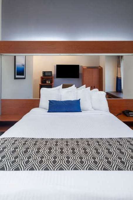 Hotel Microtel Inn & Suites by Wyndham Tracy photo 3