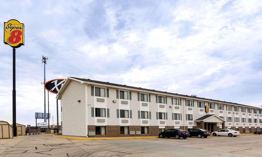 Super 8 by Wyndham Hays KS