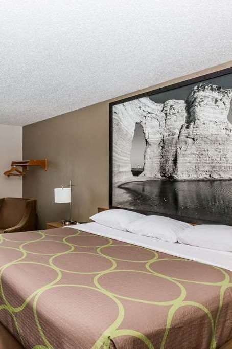 Hotel Super 8 by Wyndham Hays KS photo 2