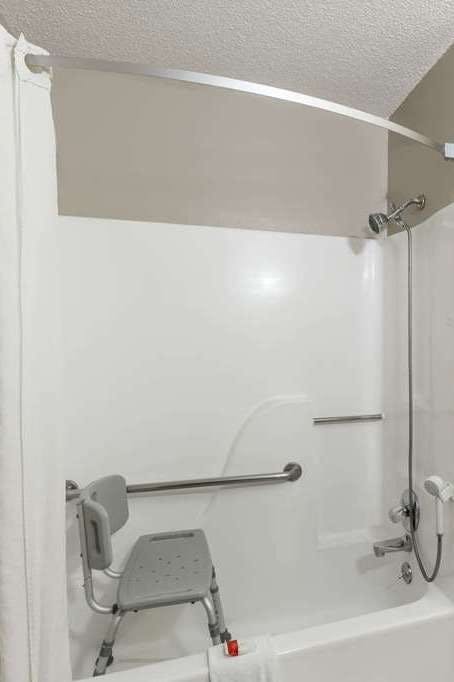 Hotel Super 8 by Wyndham Hays KS photo 5