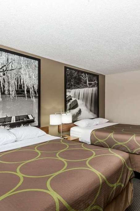 Hotel Super 8 by Wyndham Hays KS photo 3