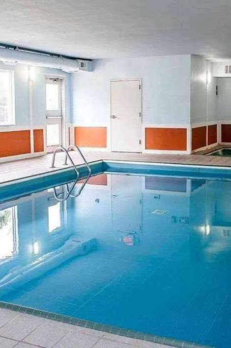 Hotel Baymont by Wyndham Richmond I-70 photo 2