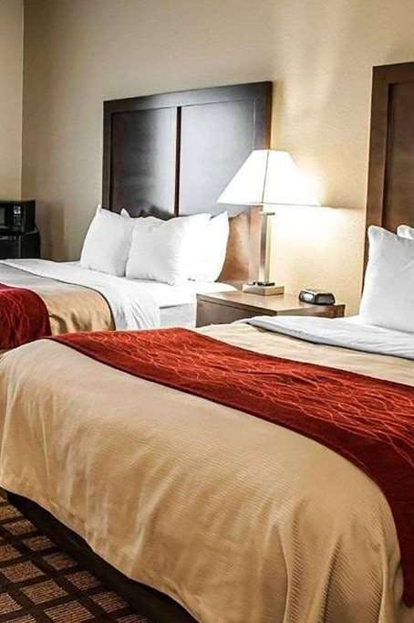 Hotel Baymont by Wyndham Richmond I-70 photo 1