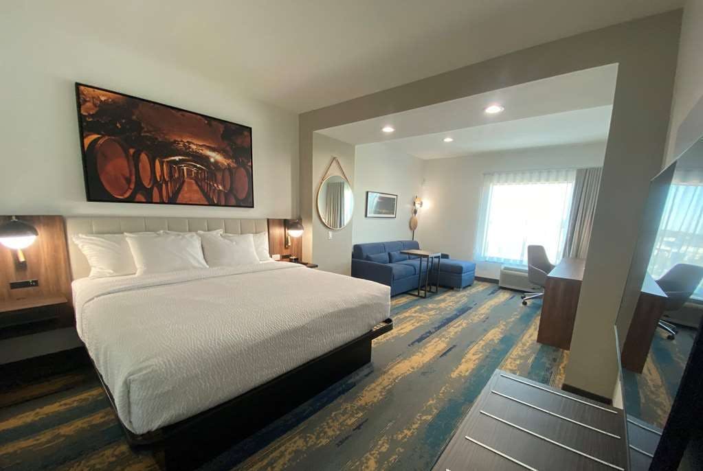 Hotel La Quinta Inn & Suites by Wyndham Galt Lodi North photo 3