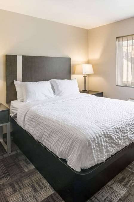 Hotel AA Green Bay Stadium photo 1