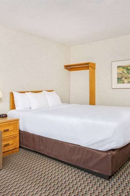 Hotel Travelodge by Wyndham Bridgewater photo 2