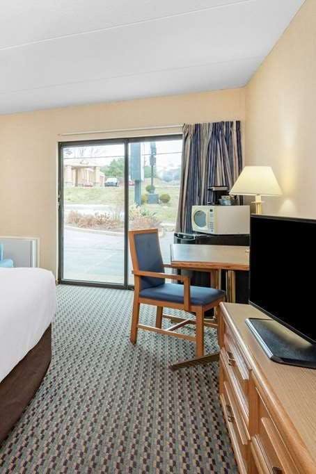 Hotel Travelodge by Wyndham Bridgewater photo 5