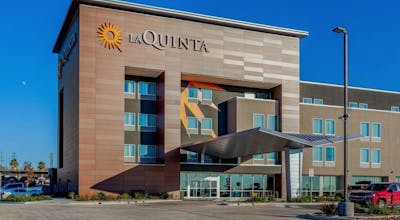 La Quinta Inn & Suites by Wyndham San Antonio Alamo City