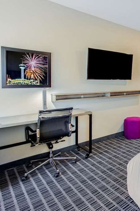 Hotel La Quinta Inn & Suites by Wyndham San Antonio Alamo City photo 4