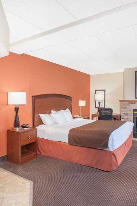 Hotel AmericInn by Wyndham Albert Lea photo 3