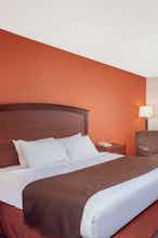 Hotel AmericInn by Wyndham Albert Lea photo 2