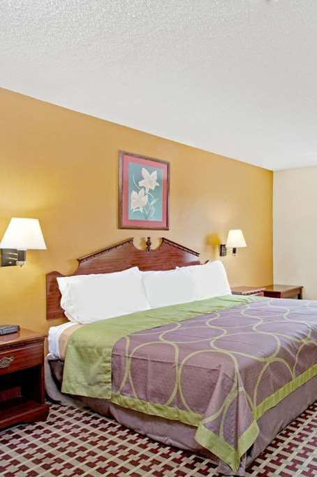 Hotel Super 8 by Wyndham Forrest City AR photo 1