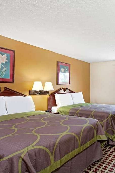 Hotel Super 8 by Wyndham Forrest City AR photo 2