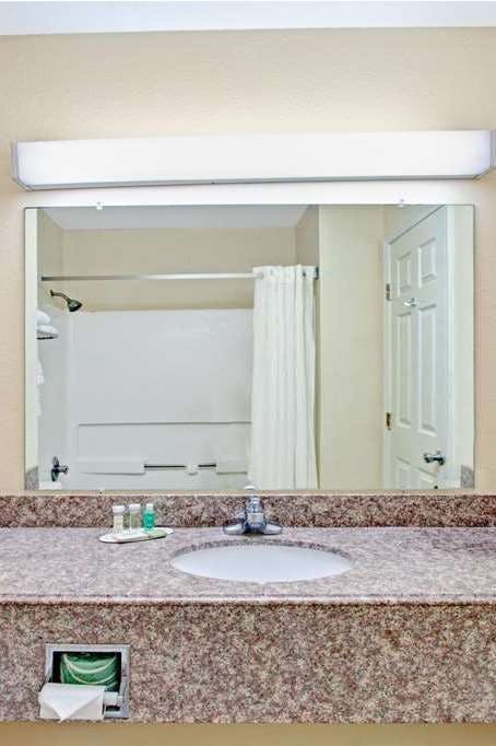 Hotel Super 8 by Wyndham Forrest City AR photo 4