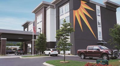 La Quinta Inn Suites Lookout M