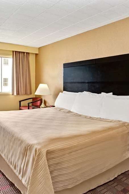 Hotel Howard Johnson by Wyndham Pikesville photo 1