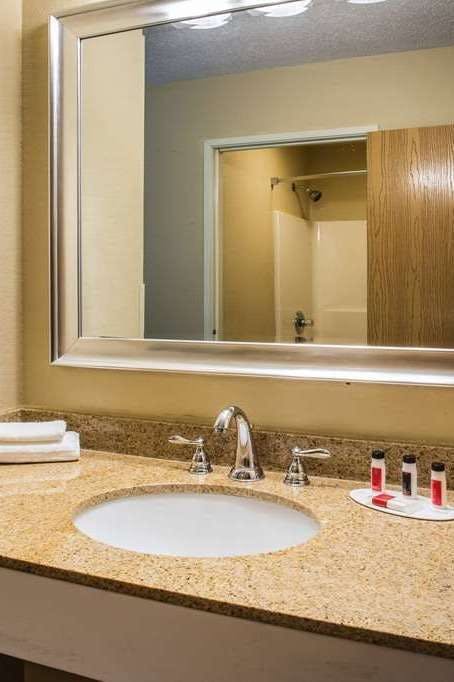 Hotel Super 8 by Wyndham Remington photo 3