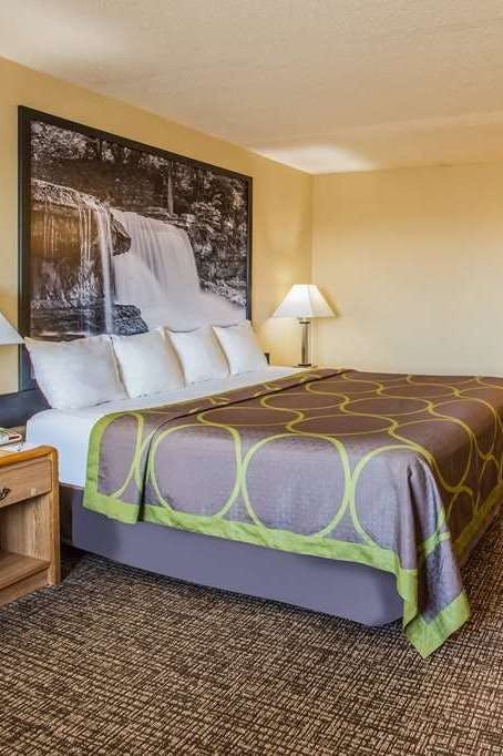 Hotel Super 8 by Wyndham Remington photo 2