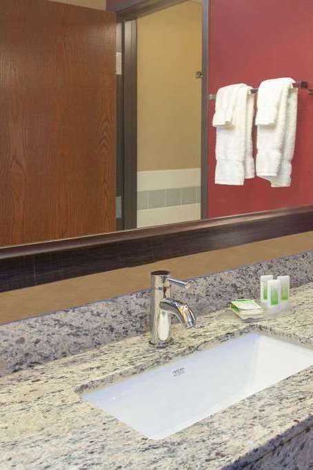 Hotel AmericInn Hutchinson photo 5