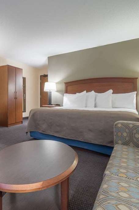 Hotel AmericInn Hutchinson photo 4