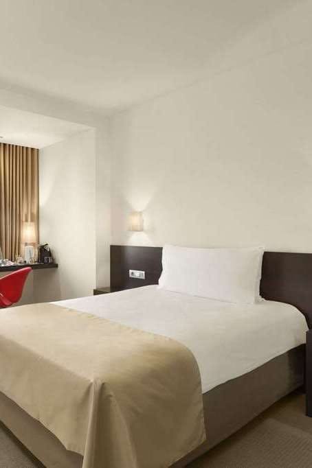 Hotel Ramada Plaza by Wyndham Bucharest Convention Center photo 2