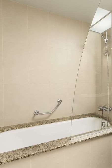 Hotel Ramada Plaza by Wyndham Bucharest Convention Center photo 3