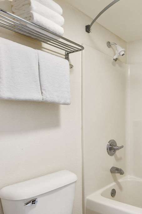 Hotel Days Inn By Wyndham Lexington/Columbia photo 4