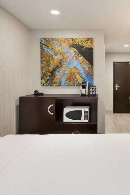 Hotel Days Inn by Wyndham Wainwright photo 1