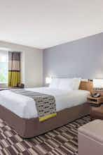 Hotel Microtel New Martinsville photo 1