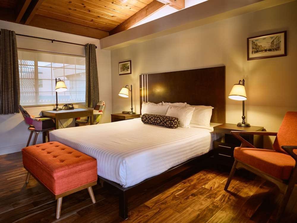 Hotel Timbers Inn photo 2