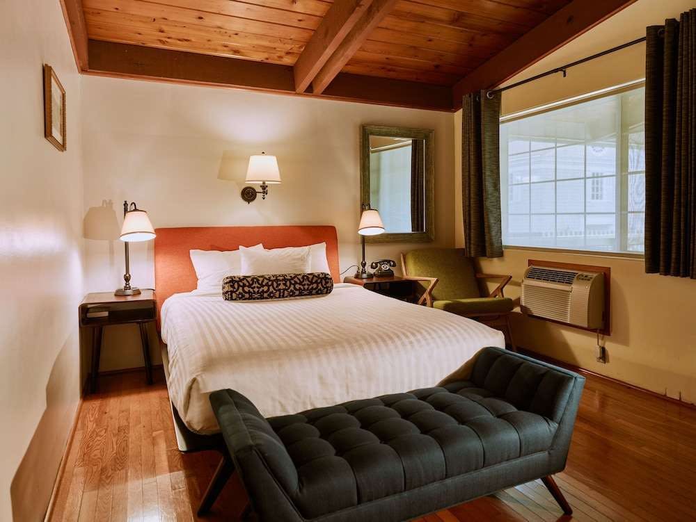 Hotel Timbers Inn photo 1