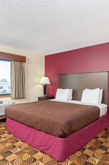 Hotel AmericInn by Wyndham Elkhorn Near Lake Geneva photo 1