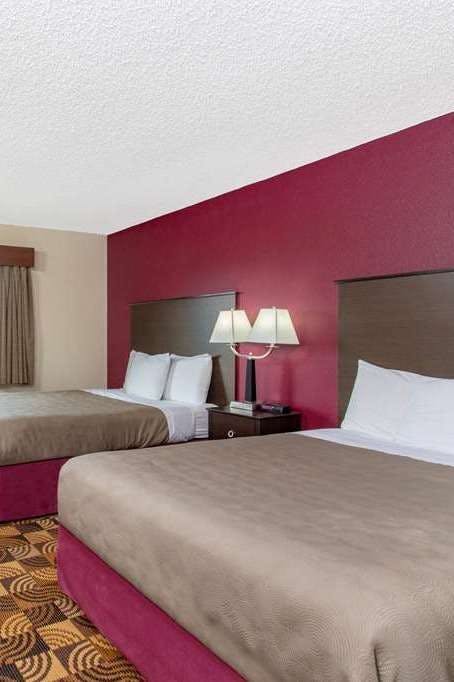 Hotel AmericInn by Wyndham Elkhorn Near Lake Geneva photo 2