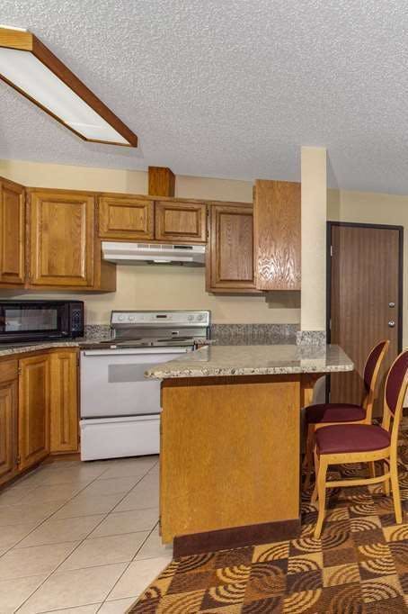 Hotel AmericInn by Wyndham Elkhorn Near Lake Geneva photo 5