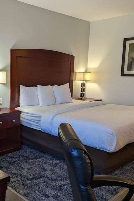 Hotel La Quinta Inn & Suites by Wyndham Fort Worth NE Mall photo 2