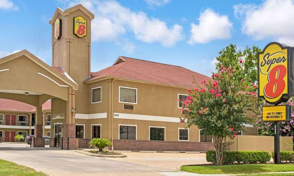 Super 8 by Wyndham Houston/Brookhollow NW