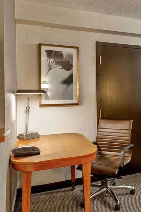 Hotel WY Garden Kansas City Airport photo 1