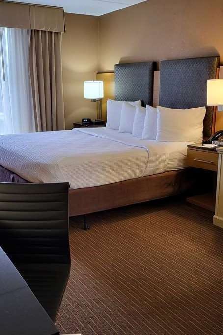 Hotel Wingate by Wyndham Greensboro/Coliseum photo 1