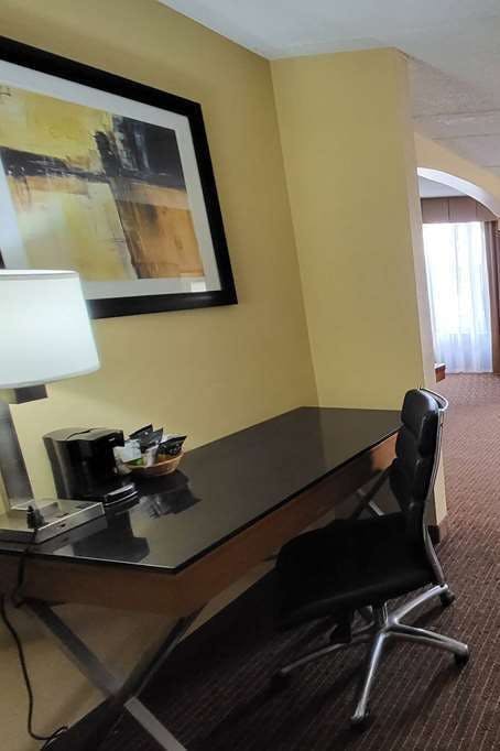 Hotel Wingate by Wyndham Greensboro/Coliseum photo 3