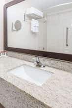 Hotel Ramada Edmonton South photo 3