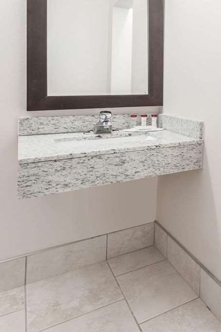 Hotel Ramada Edmonton South photo 4