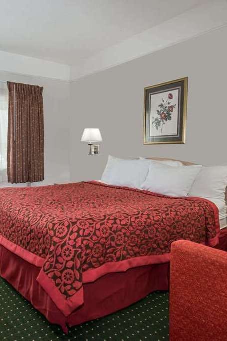 Hotel Days Inn by Wyndham Kansas City International Airport photo 2