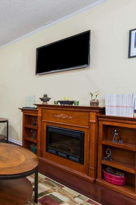 Hotel Days Inn by Wyndham Kansas City International Airport photo 3